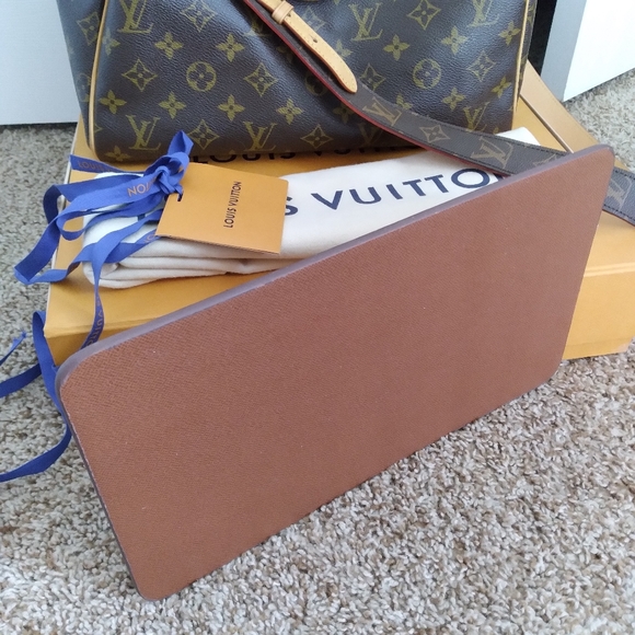 Louis Vuitton Speedy 30 - with Accessories! - Picture 14 of 15
